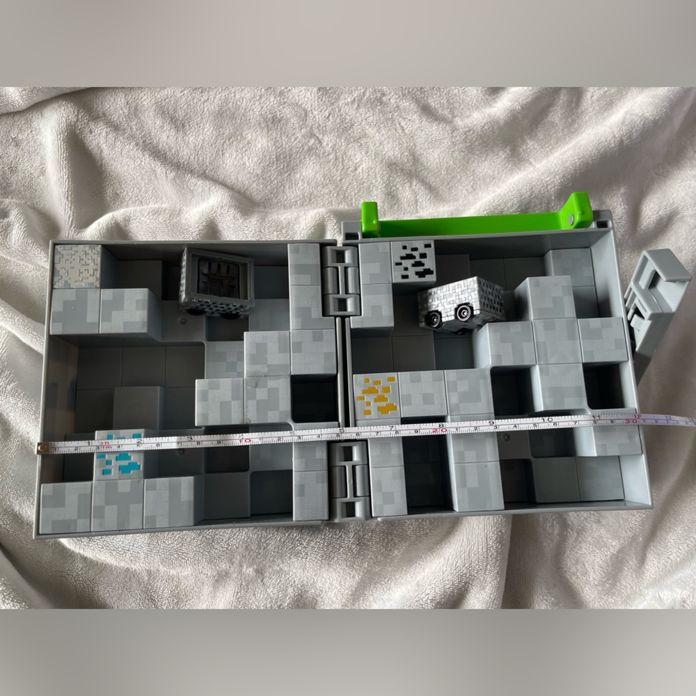 Minecraft Collectors Storage Box - Picture 7 of 12